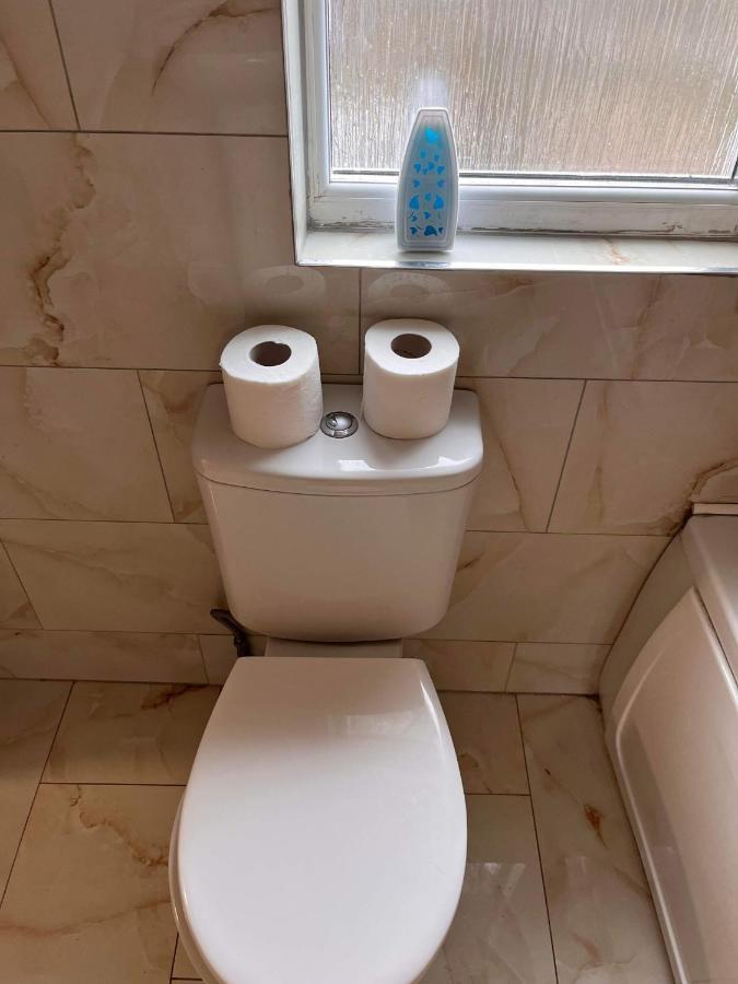 דירות Luton Town House Near Airport מראה חיצוני תמונה