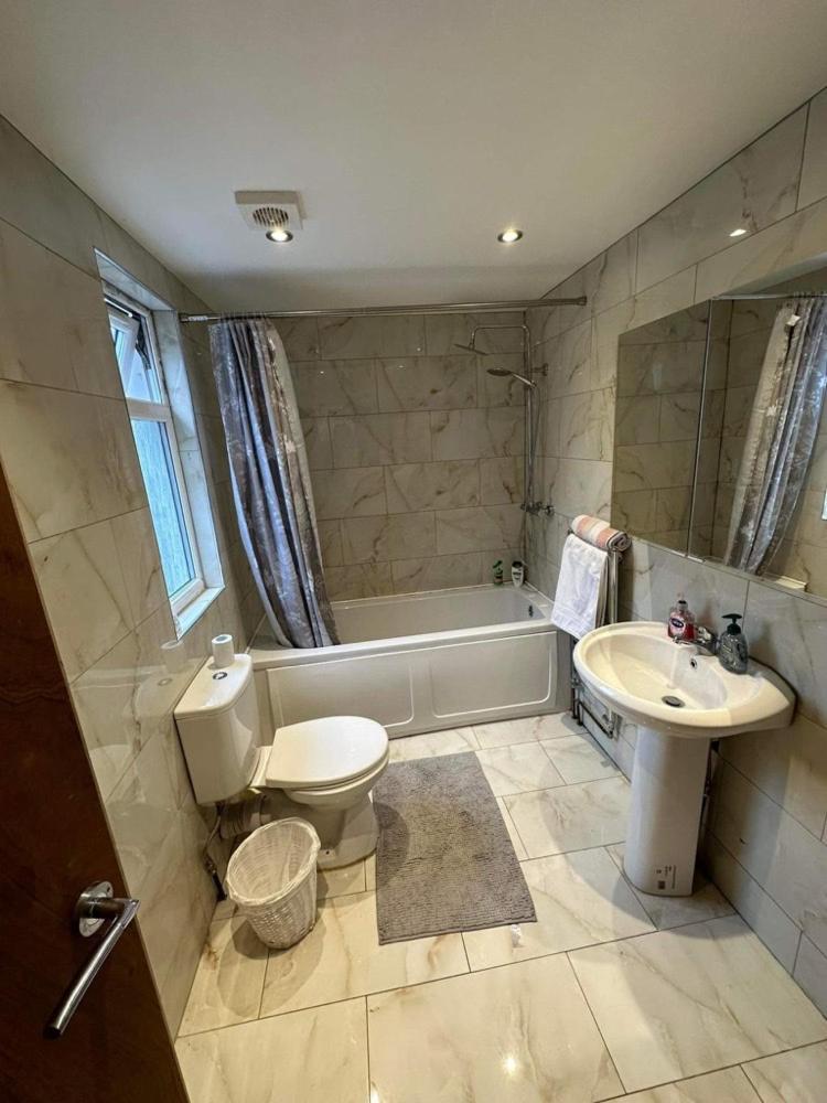 דירות Luton Town House Near Airport מראה חיצוני תמונה