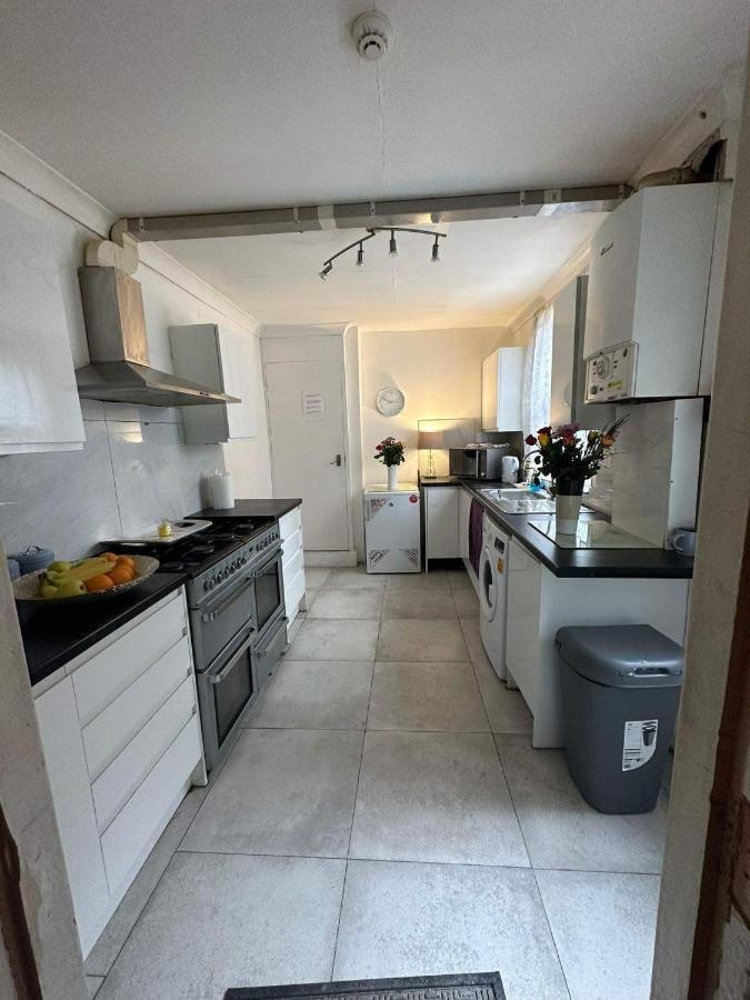 דירות Luton Town House Near Airport מראה חיצוני תמונה