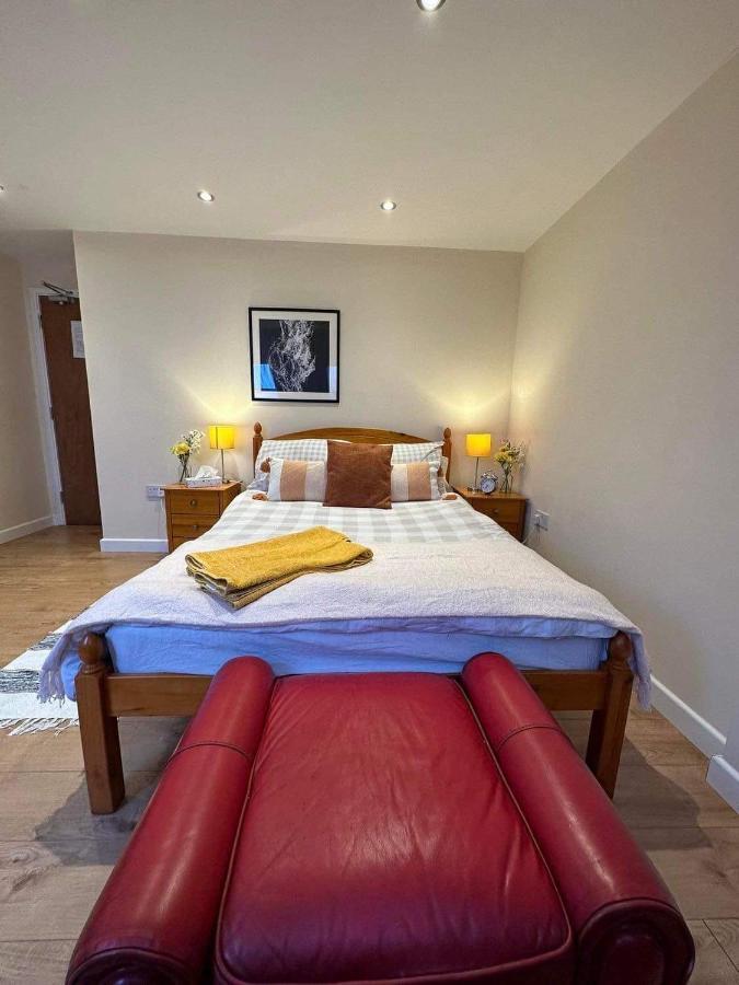דירות Luton Town House Near Airport מראה חיצוני תמונה