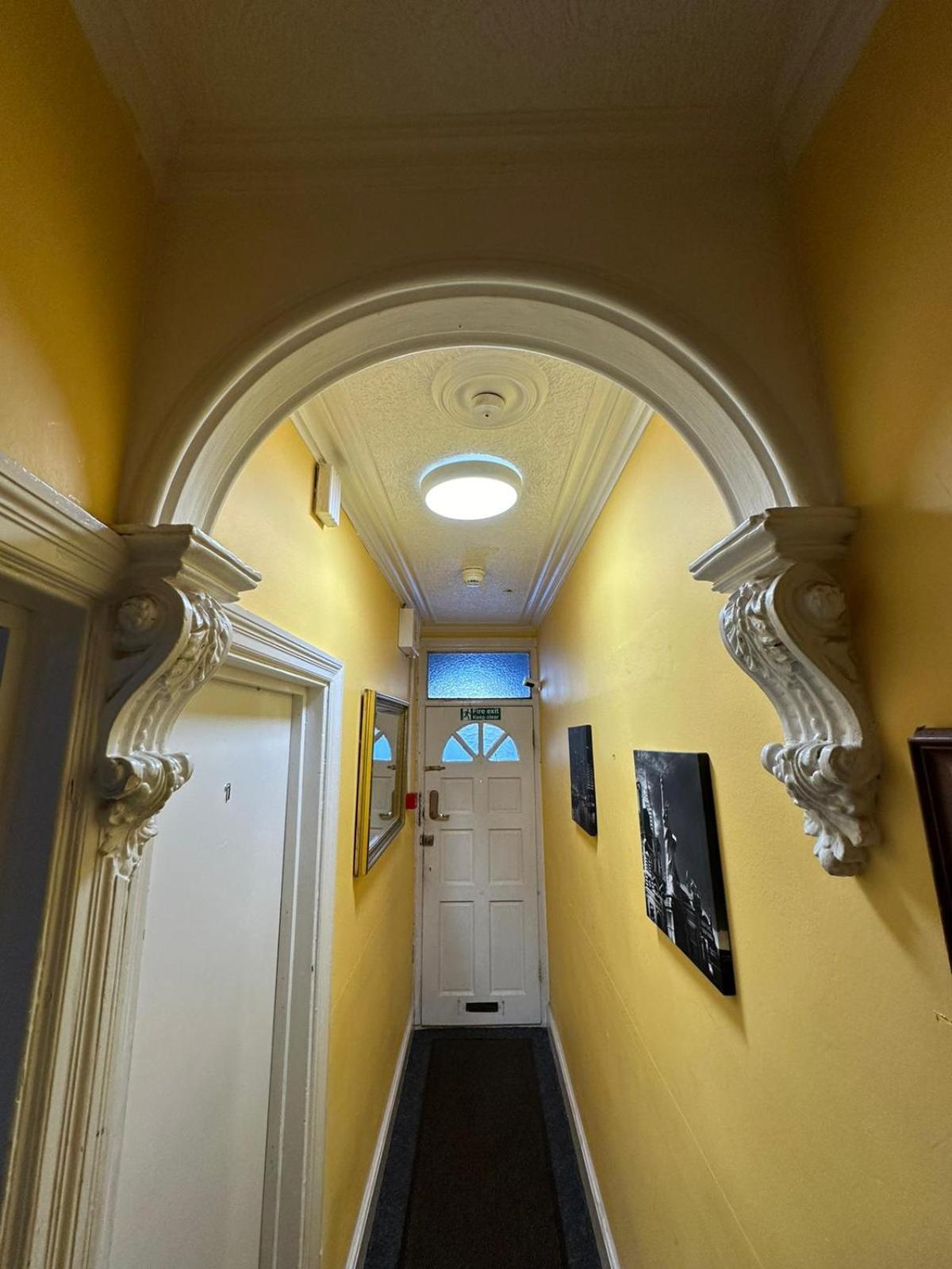 דירות Luton Town House Near Airport מראה חיצוני תמונה