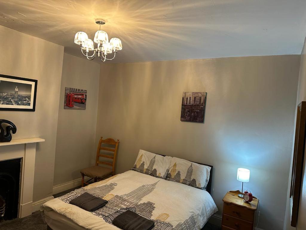 דירות Luton Town House Near Airport מראה חיצוני תמונה