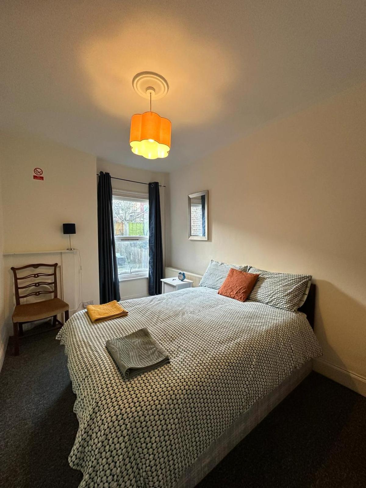 דירות Luton Town House Near Airport מראה חיצוני תמונה