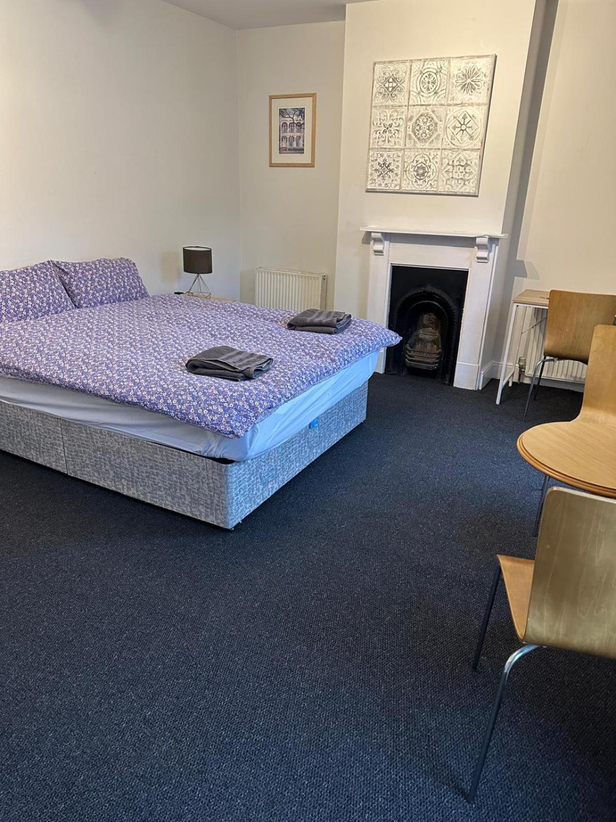דירות Luton Town House Near Airport מראה חיצוני תמונה